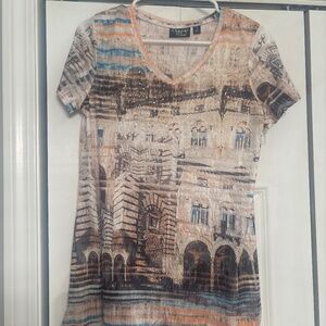 Woman’s short sleeve shirt